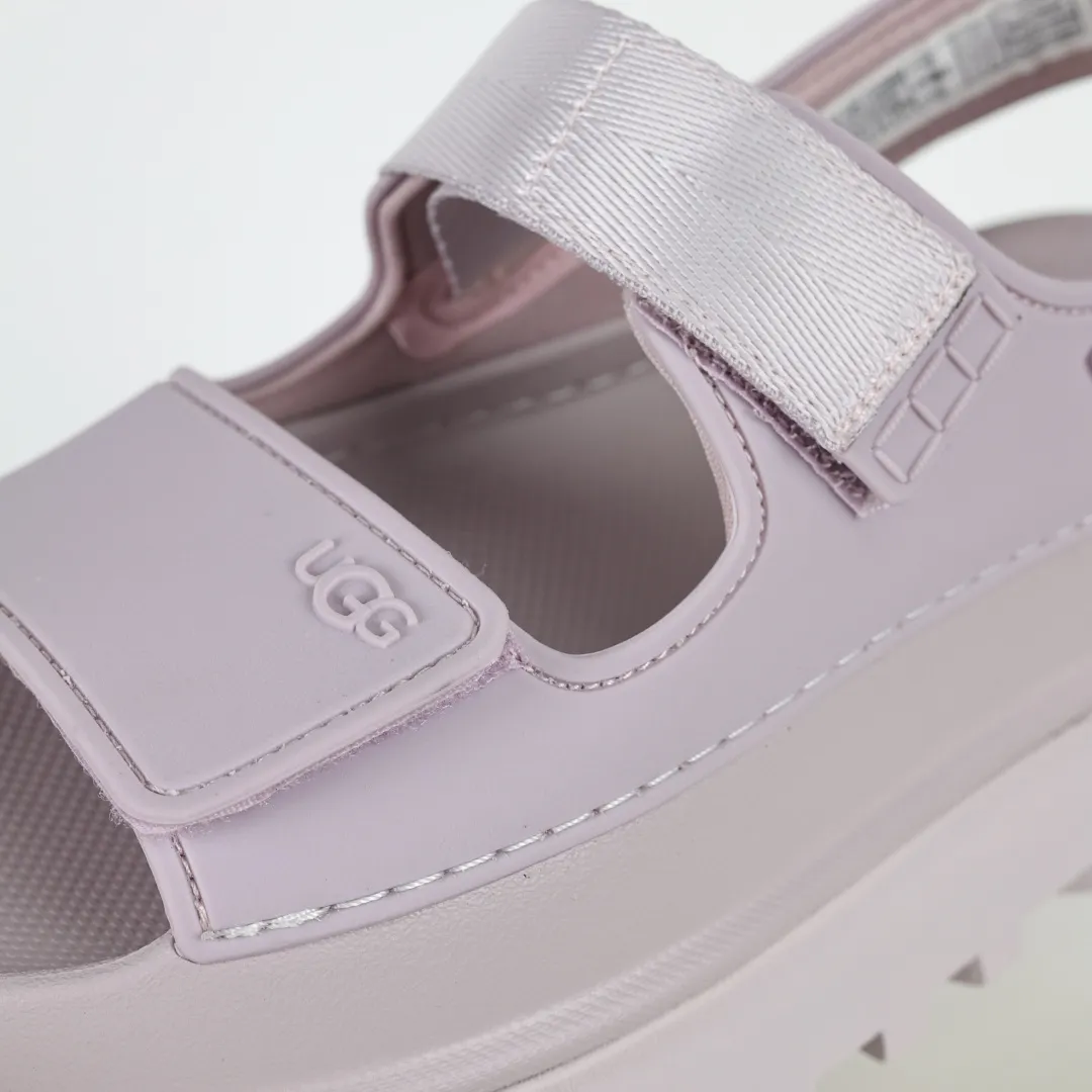 Copy price 💰560 Core recommendation Good price UGG Velcro slippers sandals summer versatile slippers soft sole non-slip beach thick sole casual elegant sandals The style of UGG sandals is really nice. It is suitable for all ages. The soles are made of super lightweight EVA foam. The classic material of U family can be said to be "light" to let you enjoy a different naked feeling. It is one of the most worth buying sandals in history. I guarantee you will not regret the series. Original OEM production Y products are available now. Size: 35 36 37 38 39 40